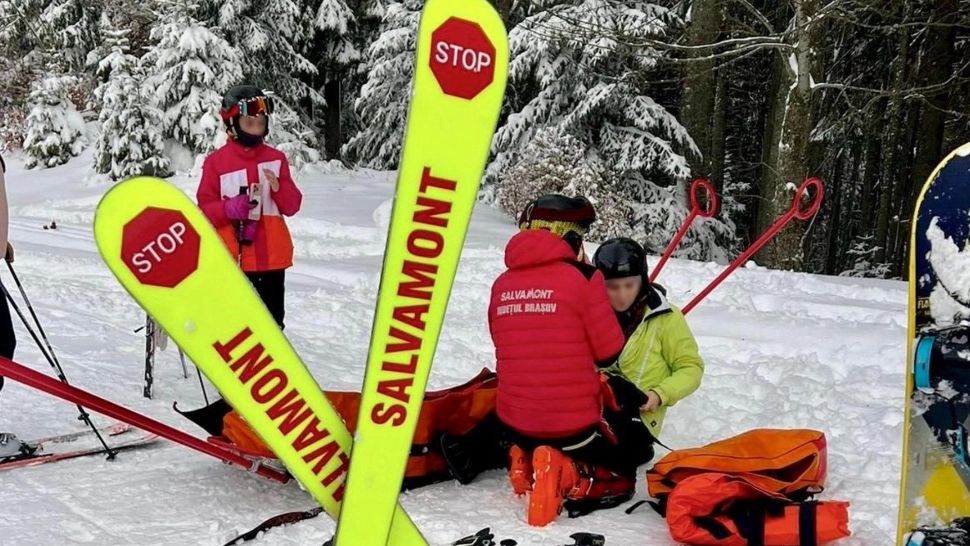 Zi de foc pentru salvamontiști. Mai mulți turiști au rămas blocați pe munte. Două persoane au ajuns la spital 