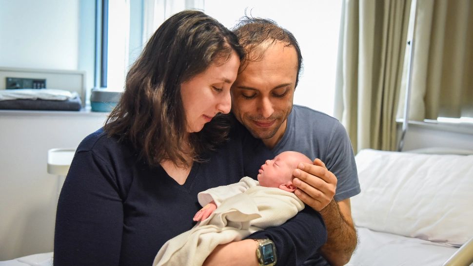 S-a născut cu 740 de grame. Acum este un copil perfect sănătos