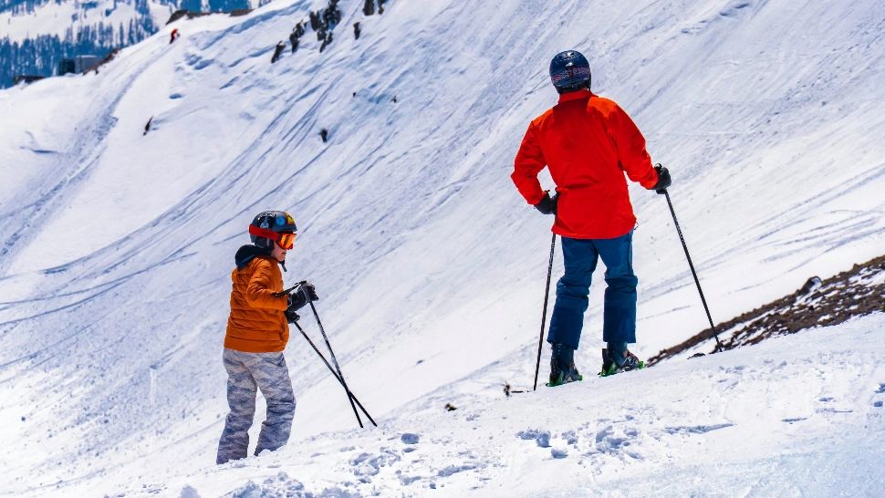 Când are loc vacanța de schi 2026. Inspectoratele școlare au anunțat liberele elevilor pentru fiecare județ