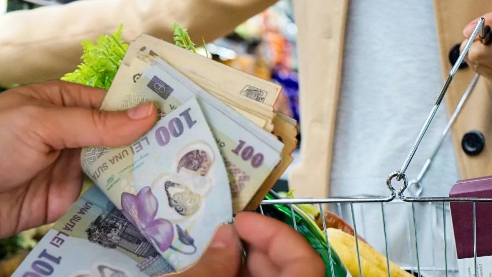 Românii, puși la zid de scumpirile uriașe. Temerile legate de războiul din Iran, în creștere- sondaj ARP