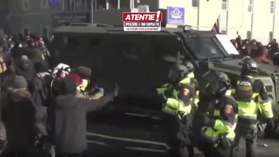 Val de furie în SUA! Un bărbat a fost împușcat de agenții federali