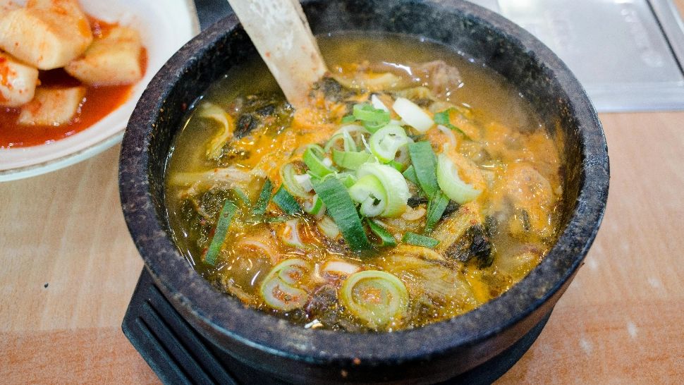 Supa pe care o prepară franțuzoaicele. Nu îngrașă și este o adevărată delicatesă 