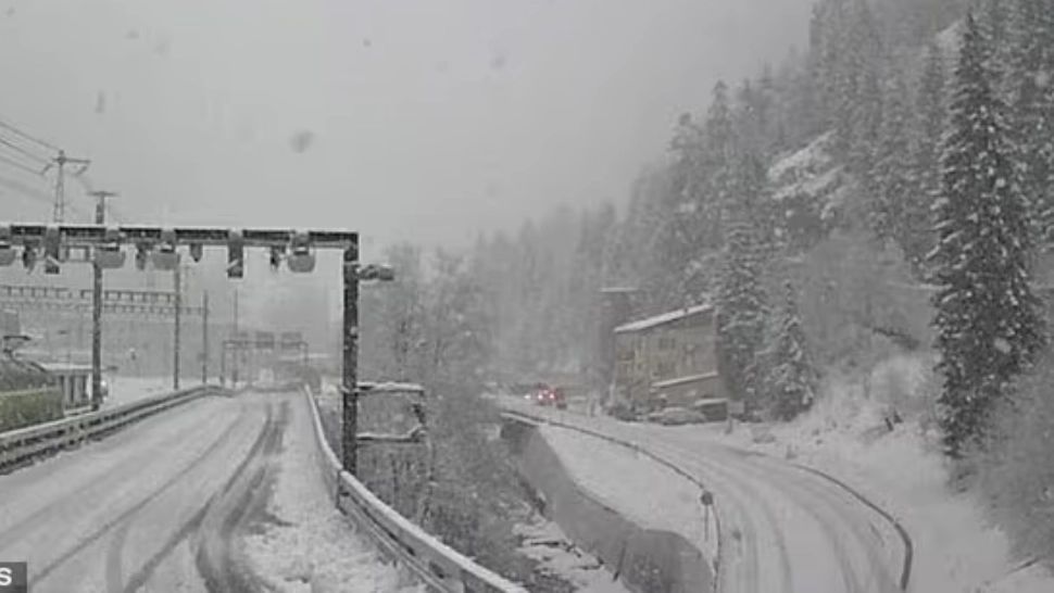 Tren cu 80 de pasageri, deraiat în Elveția din cauza unei avalanșe. Mai multe persoane ar fi rănite