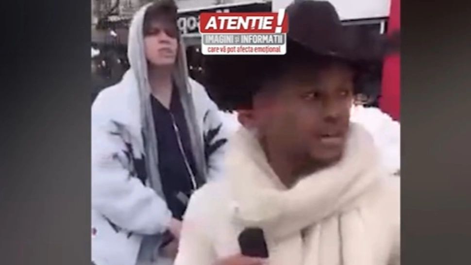 Scene șocante în plină stradă: fratele tânărului mort în garajul lui „Maru”, bătut în timpul unui live. Agresorul, reținut