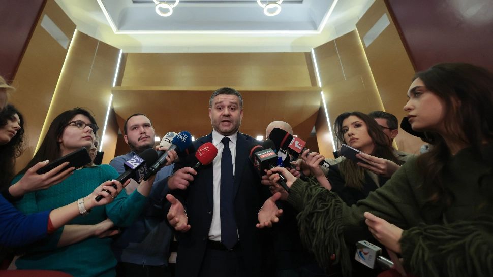 Ciprian Ciucu se spală pe mâini de craterele de pe șosele: pe cine dă vina edilul