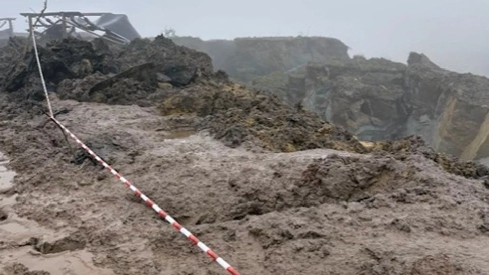 Alunecare de teren la mina Rovinari după ploile abundente: fluxul de transport al cărbunelui, afectat 