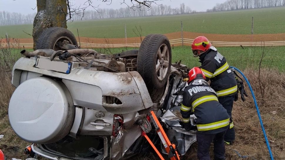 Accident grav în Bihor: un șofer a murit, altul a fost dus de urgență la spital. Traficul a fost deviat