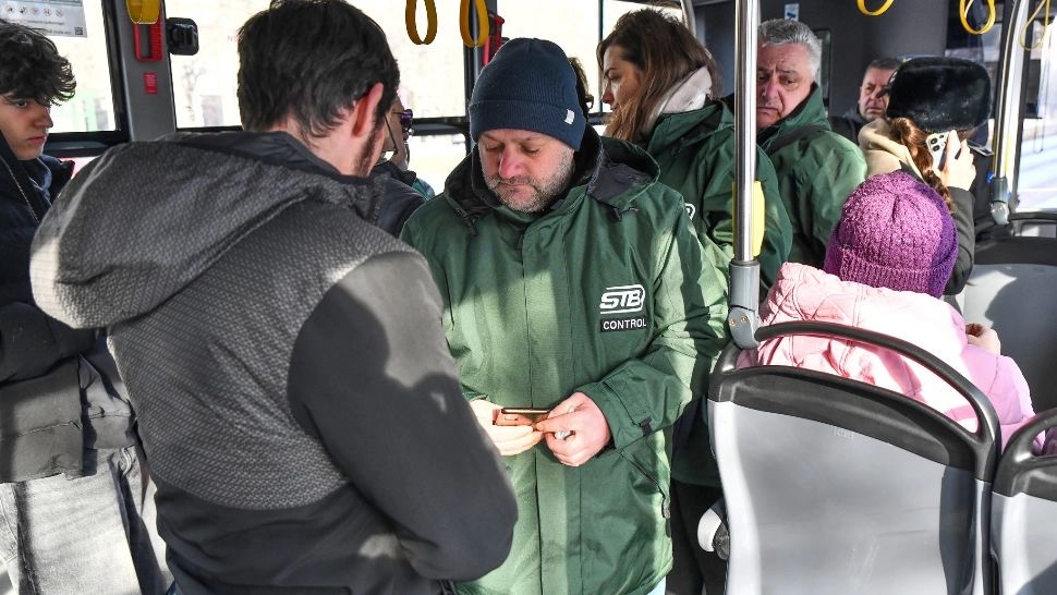 Ce nu poate să facă un controlor STB: drepturile pasagerilor pe care mulți nu le cunosc