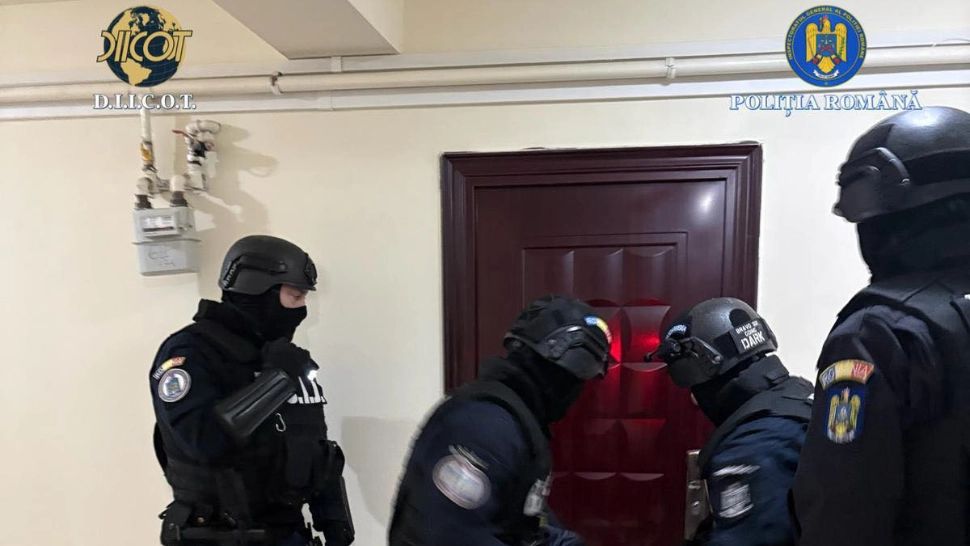 Trafic de droguri în Ilfov: tânăr de 26 de ani, arestat preventiv după o anchetă DIICOT. Vindea stupefiantele la prețuri între 150 și 1.000 de lei