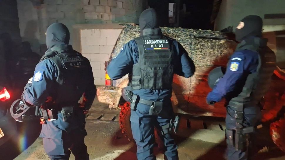 Operațiune de amploare în Mehedinți: doi frați, reținuți pentru trafic de droguri. Unul dintre ei a fost prins în cimitir