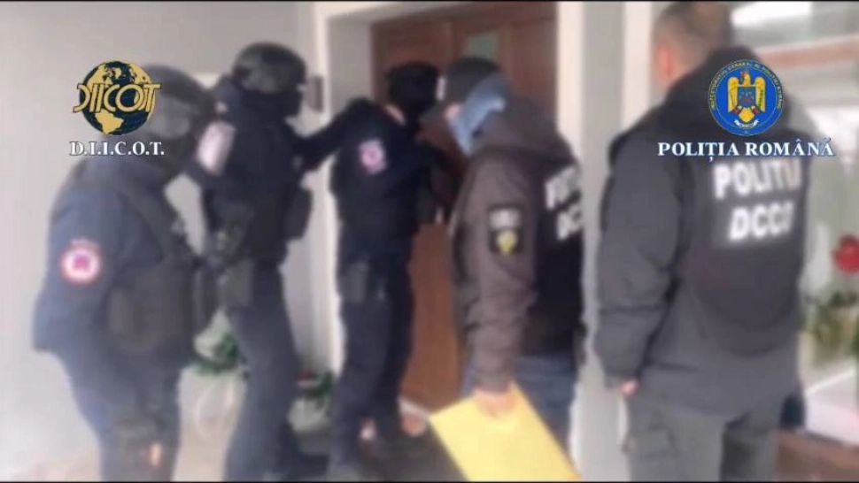 Un polițist de frontieră a sedus o minoră și i-a promis că o ia de nevastă, apoi a exploatat-o sexual în Elveția și Germania