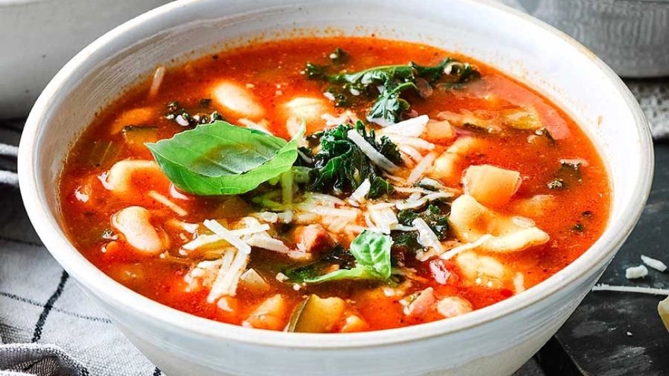 Cea mai bună rețetă de supă Minestrone - preparatul italian plin de savoare și vitamine