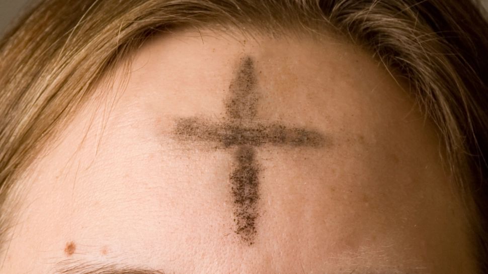 Miercurea Cenușii 2026: începutul Postului Mare la catolici. Semnificații și tradiții