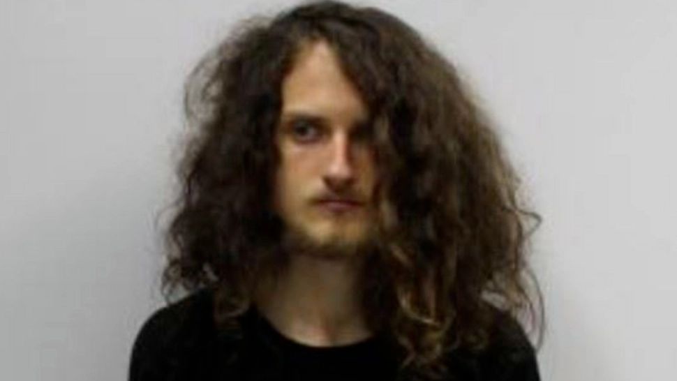 Curtea de Apel Cluj a decis extrădarea tânărului acuzat că și-a ucis mama în Franța. Ce condiții au pus magistrații români