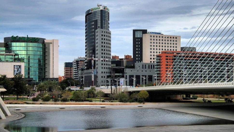 Orașul european ideal pentru pensionari: plaje aproape, mâncare fabuloasă și servicii medicale de calitate