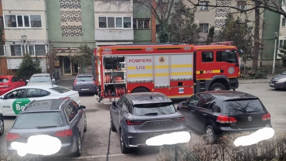 Panică într-un bloc din Craiova după izbucnirea unui incendiu: locatarii s-au autoevacuat