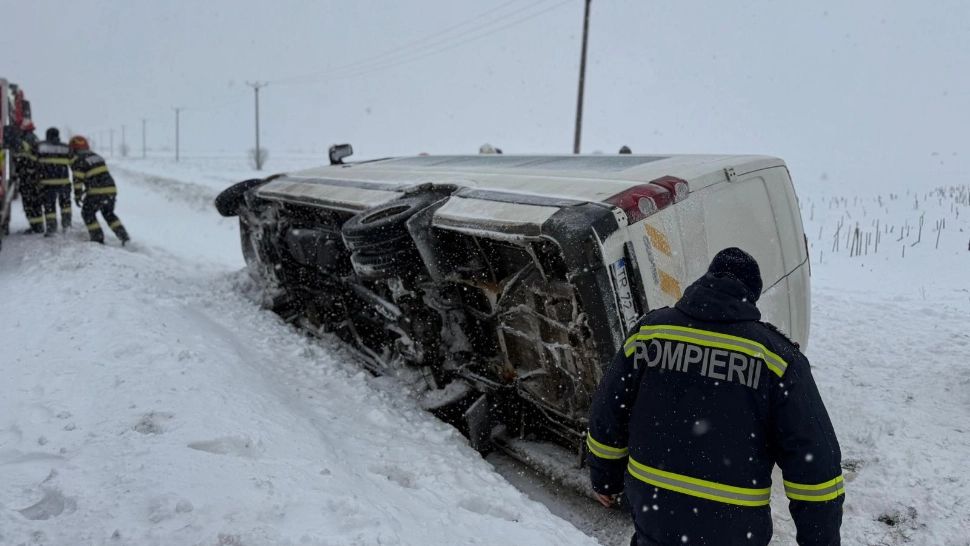 Microbuz cu 16 pasageri, răsturnat în Giurgiu, pe DN5. A fost activat Planul Roșu de Intervenție - FOTO/VIDEO