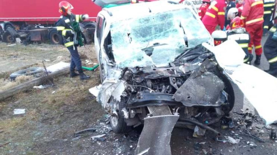 Accident grav pe DN 17, în județul Bistrița-Năsăud. Trei persoane rănite, între care un minor