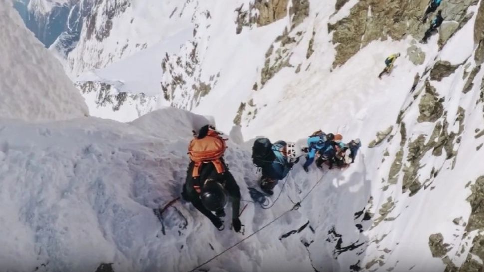 Alpinistul care și-a abandonat iubita pe munte merge la pușcărie. Femeia a murit înghețată