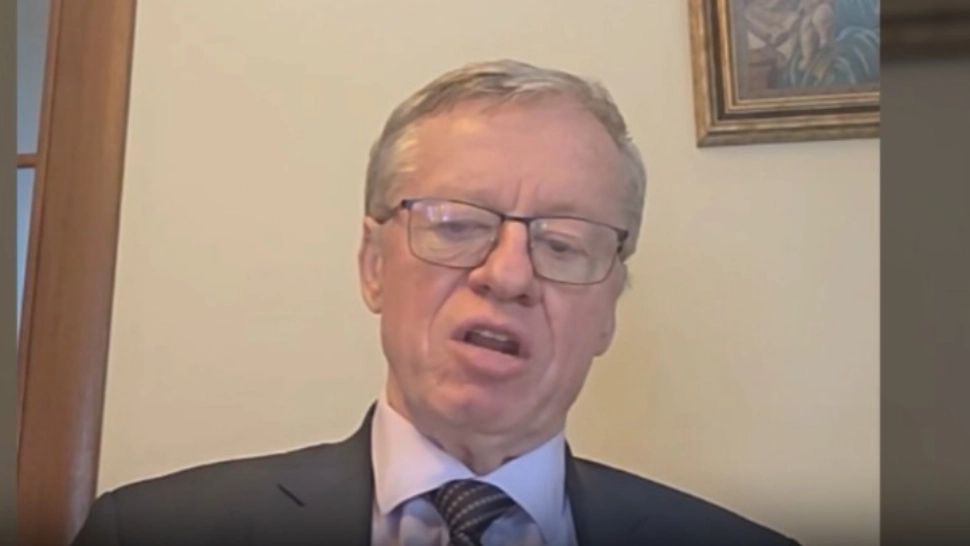 Bolojan taie din salariile profesorilor. Se pregătește greva - Anton Hadăr: „Nu sunt bani care să ducă la ușurarea bugetului!”