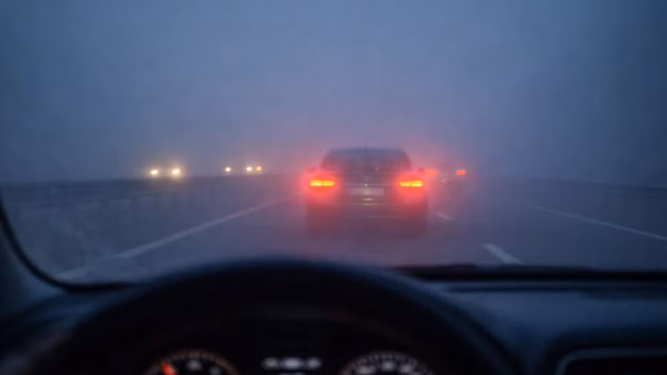 Ceață densă și risc de polei în șase județe din țară. Meteorologii au emis o avertizare de cod galben 