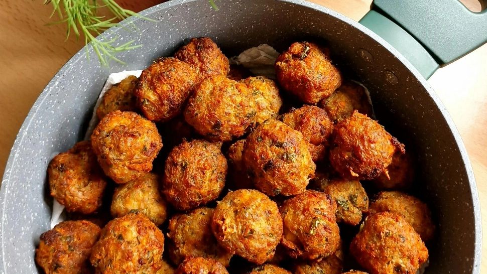 Chiftele de broccoli. Un preparat sănătos și foarte hrănitor