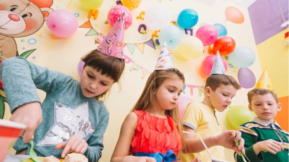 Șoc în Marea Britanie. Schimbarea de gen pentru copiii de grădiniță și școală primară devine oficială