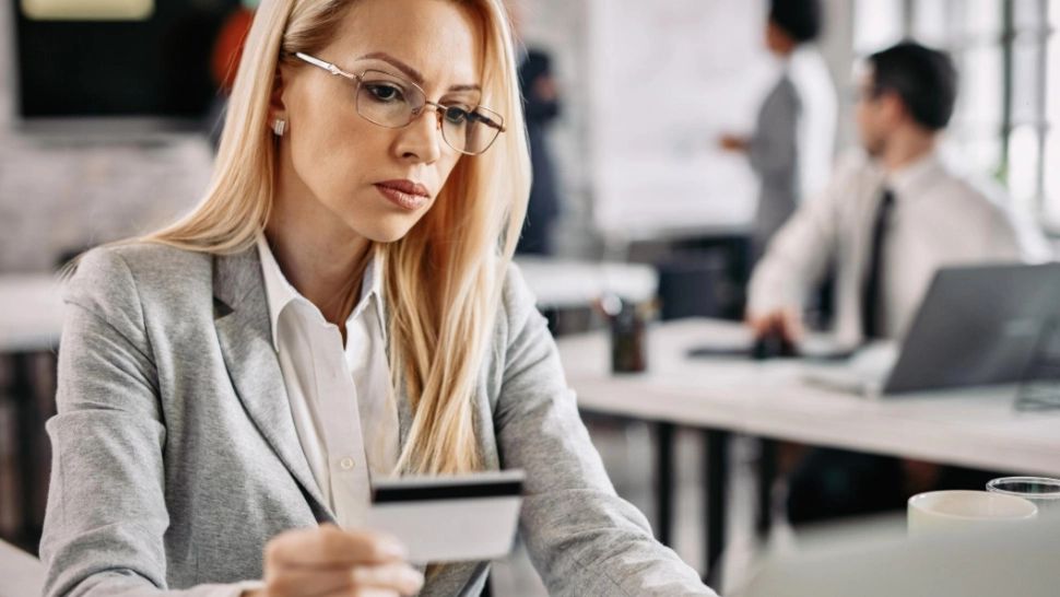 Românii cu rate restante primesc o plasă de siguranță. O nouă lege obligă băncile să ofere soluții înainte de executarea silită