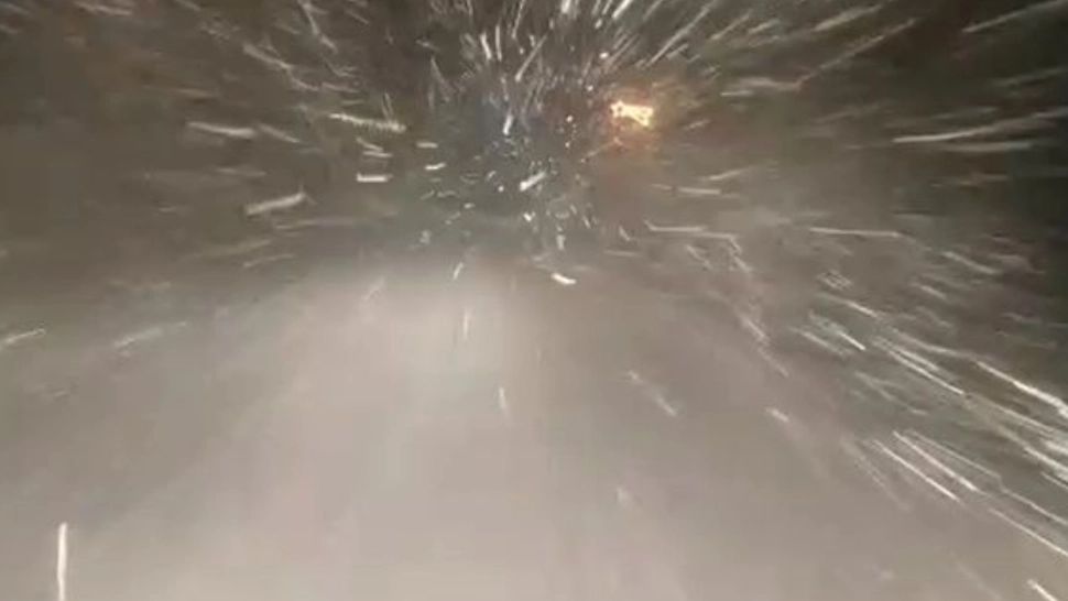 Urgia albă paralizează șoselele din România. Trafic restricţionat pentru maşinile mai mari de 7,5 tone, pe DN1, sectorul Nistoreşti – Azuga