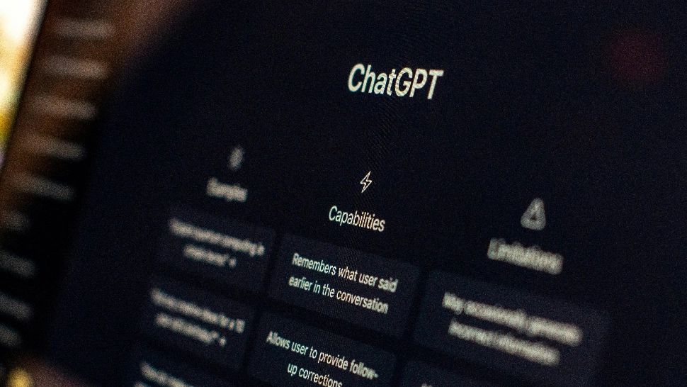 Experții internaționali avertizează: milioane de oameni dezvoltă relații emoționale cu chatboți AI