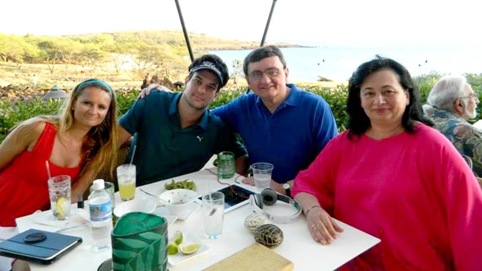 Fiica lui Victor Ciorbea trăiește o viață de lux în America. În timp ce fostul premier avea datorii în România, Oana își cumpăra vilă de 8 milioane în Florida