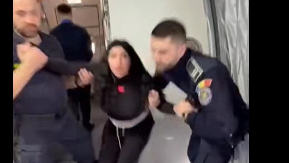 Scandal pe Aeroportul Otopeni. O mamă acuză un tratament abuziv, Poliția de Frontieră invocă agresivitatea pasagerilor VIDEO