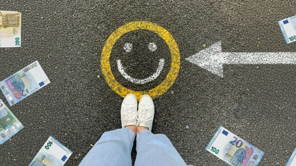 Regula financiară care te poate face mult mai fericit: ce trebuie să faci cu banii tăi timp de o lună pentru liniște deplină