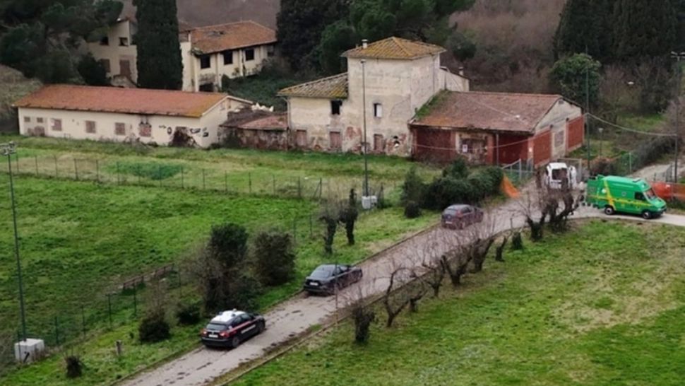 Crimă șocantă la periferia Florenței: o femeie fără adăpost, ucisă cu brutalitate. Suspectul, internat sub pază