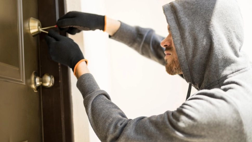 Turismul spargerilor. Cum fentează bandele de români intrarea în Marea Britanie pentru a fura din case. „Este ceva organizat” 