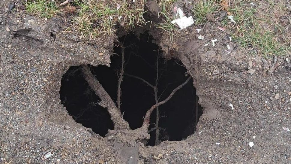 Intervenție a pompierilor într-o comună din Iași, după o tasare de teren produsă într-o gospodărie