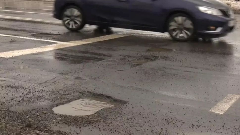 Cum poți obține despăgubiri dacă ai dat în groapă. Avocatul biciclistului care a obținut 100.000 euro de la PMB explică pașii 