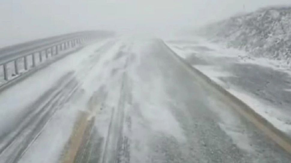 Restricții majore de trafic din cauza vremii severe. Circulația oprită pe A7 și restricționată pe A1, A2 și A3. A fost emis RO-Alert - FOTO