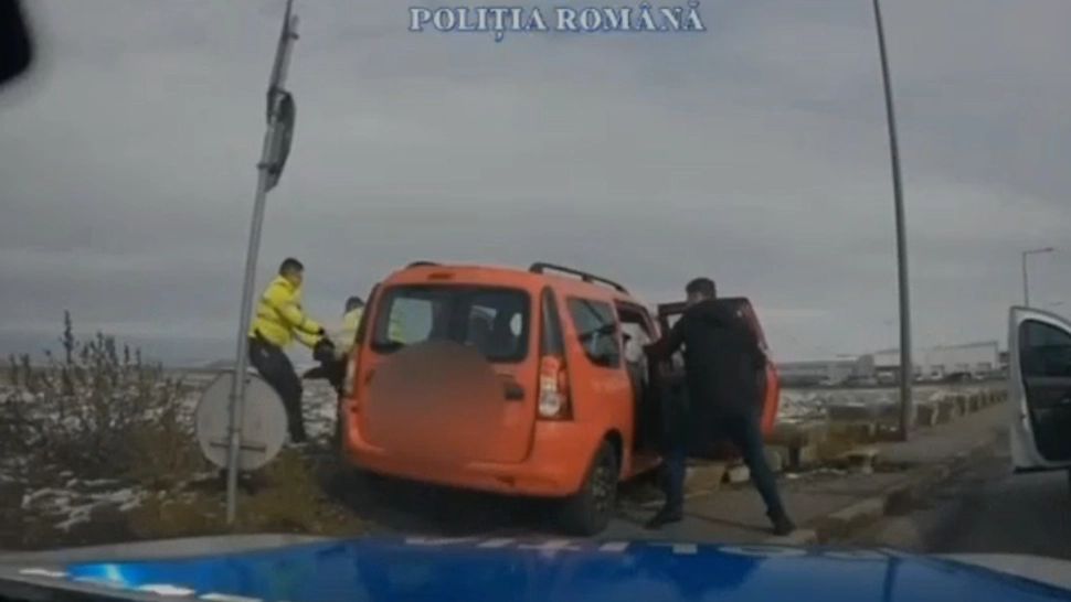 Mașină furată la finalul anului trecut, depistată în trafic la Sibiu: șoferul, fără permis, reținut după o urmărire ca-n filme