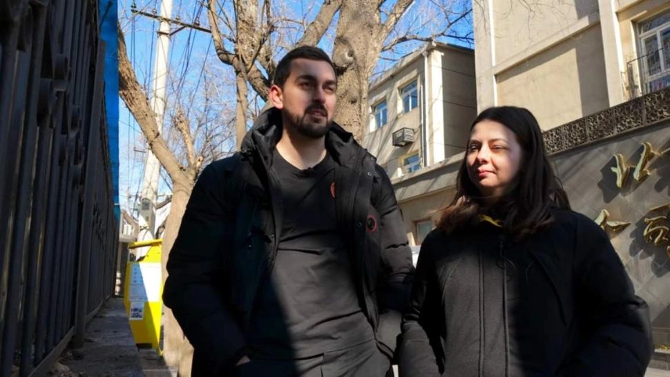 Doi influenceri români, reținuți pe un aeroport din Rusia și interziși în țară pentru 50 de ani