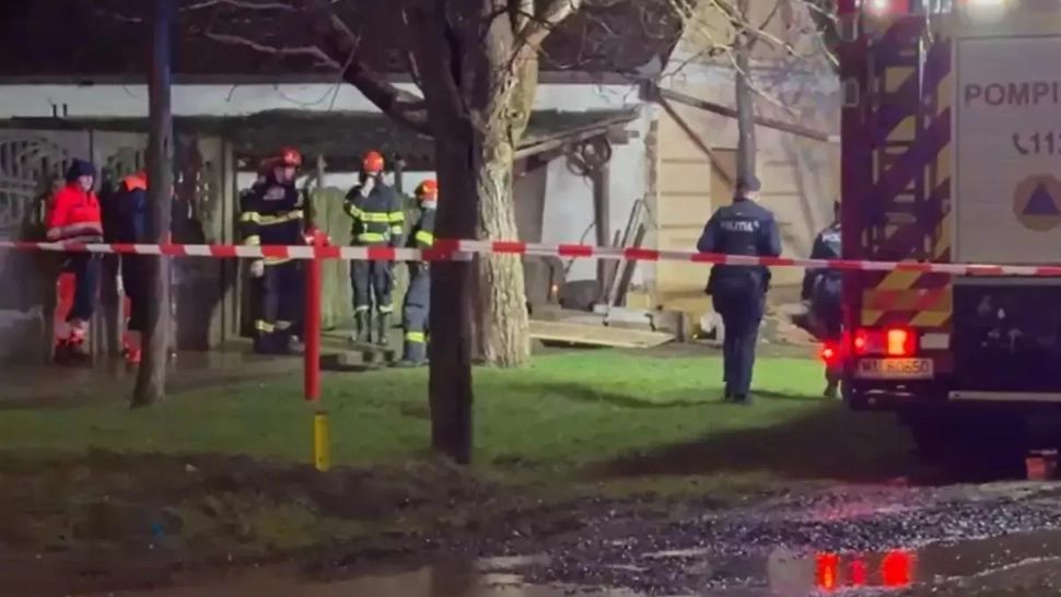 Moarte cumplită pentru o femeie din Timiș: și-a pierdut viața după ce un zid al casei s-a prăbușit peste ea