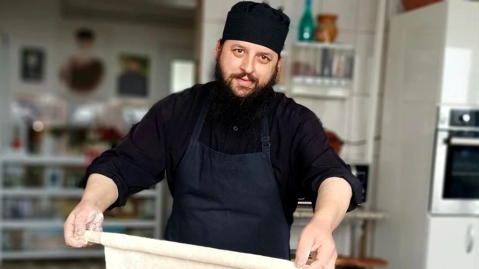 Rețeta călugărului Efrem Băndărică de la Mănăstirea Dervent. Cum se fac tăiețeii de casă?