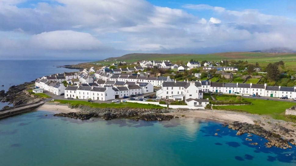 Jobul de vis pe „insula whisky-ului”: salariu de 32.000 lire sterline, natură sălbatică și o ofertă rară pe care mulți o vânează