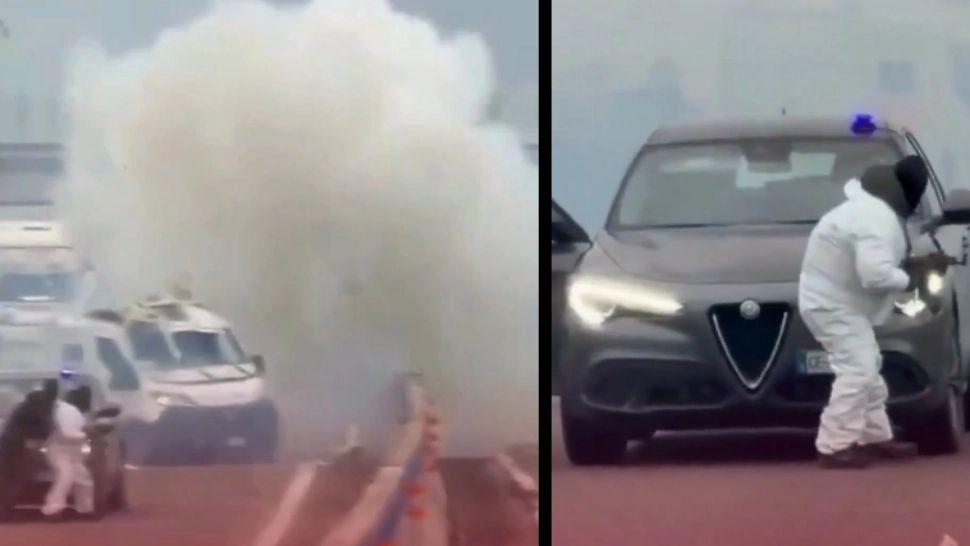 Momentul în care un comando înarmat atacă două dube blindate și aruncă traficul în aer pe o autostradă în Italia - VIDEO