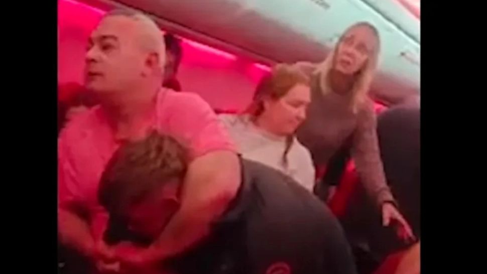 Zbor Turcia–Marea Britanie deviat de urgență în Belgia după o bătaie generală la bord - VIDEO