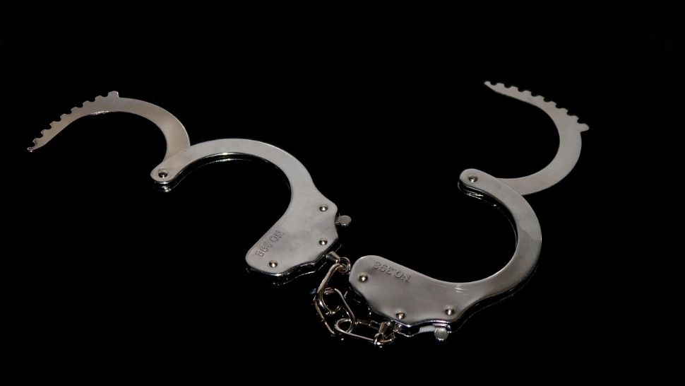 Un bărbat a fost reținut după ce a evadat și a mers după fosta iubită. Individul are dosar pentru tulburare liniștii şi ordinii publice