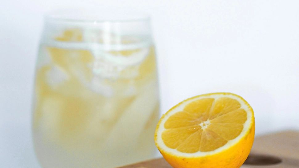  Cea mai simplă rețetă de limoncello pe care o poți face acasă. Gustul autentic al vacanțelor în Italia