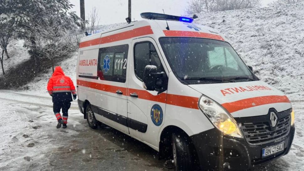 Bărbat de 48 de ani, căzut de la 15 metri într-o fostă carieră de piatră din Măgura Ilvei. A fost transportat de urgență la spital