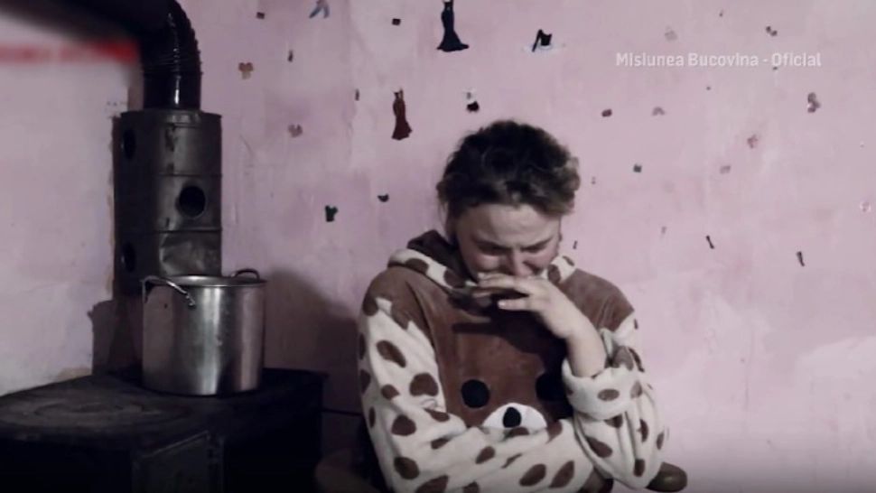 Mamă de 22 de ani, luptă pentru un minim de normalitate. Speranța femeii: o mașină de spălat