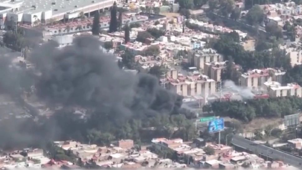 Haos și violențe în Mexic după moartea liderului „El Mencho”. Autoritățile au trimis 10.000 de soldați în zonele cu probleme